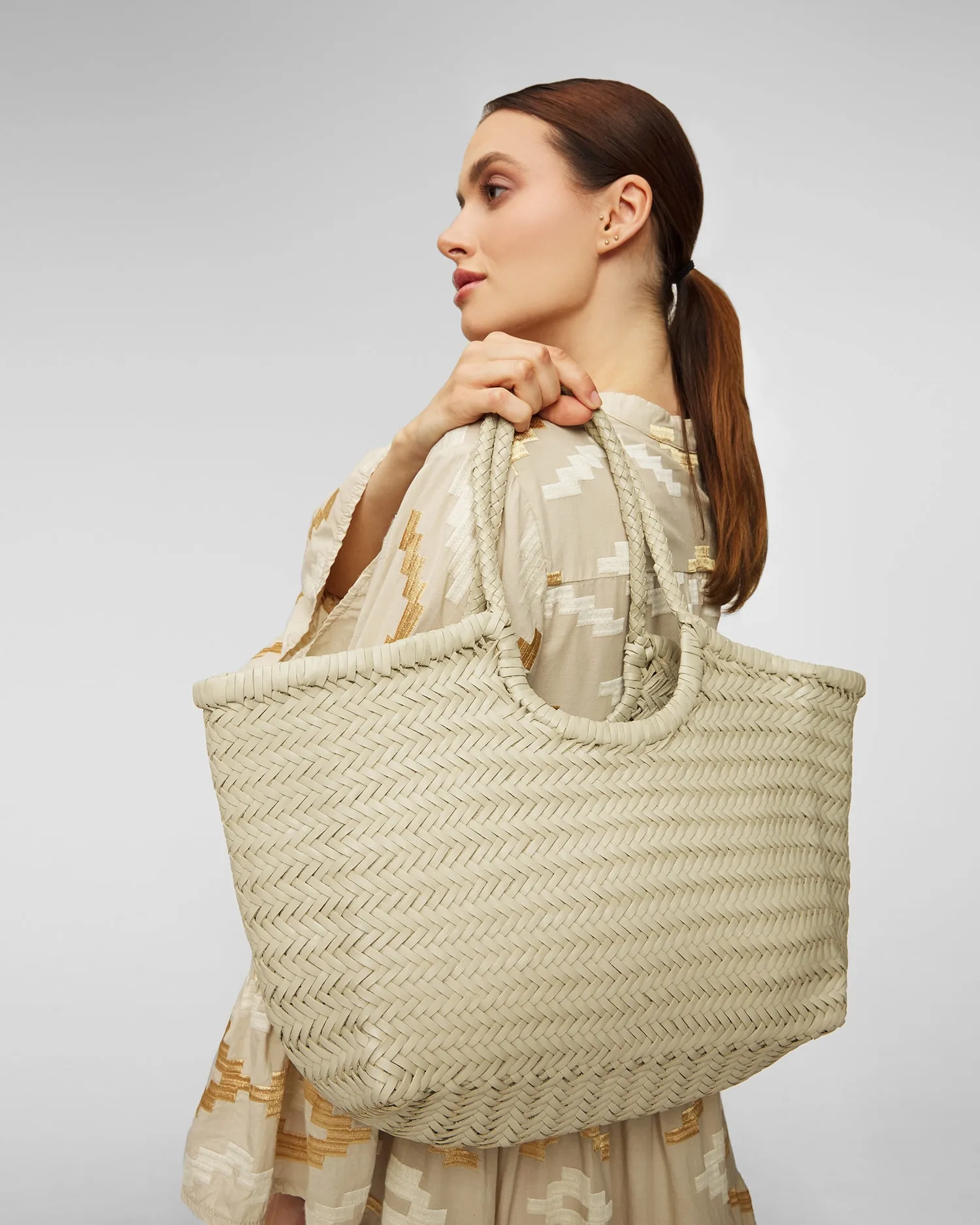 Braided leather bag Dragon Diffusion Nantucket Basket Big 8822-pearl