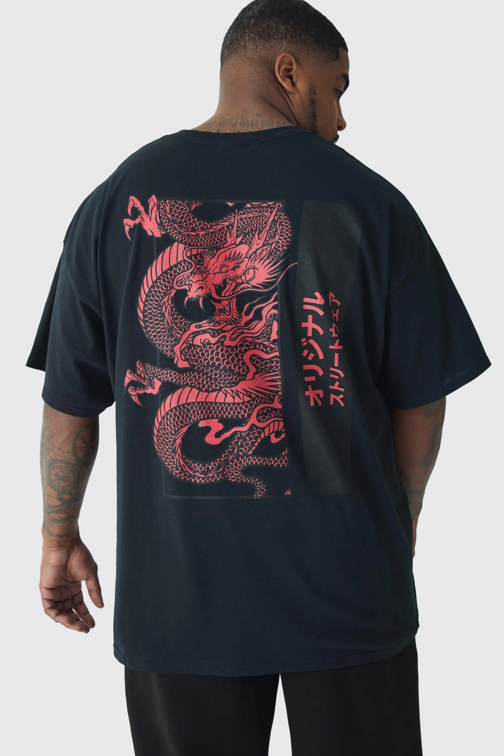 Plus Oversized Dragon Back Graphic T-Shirt